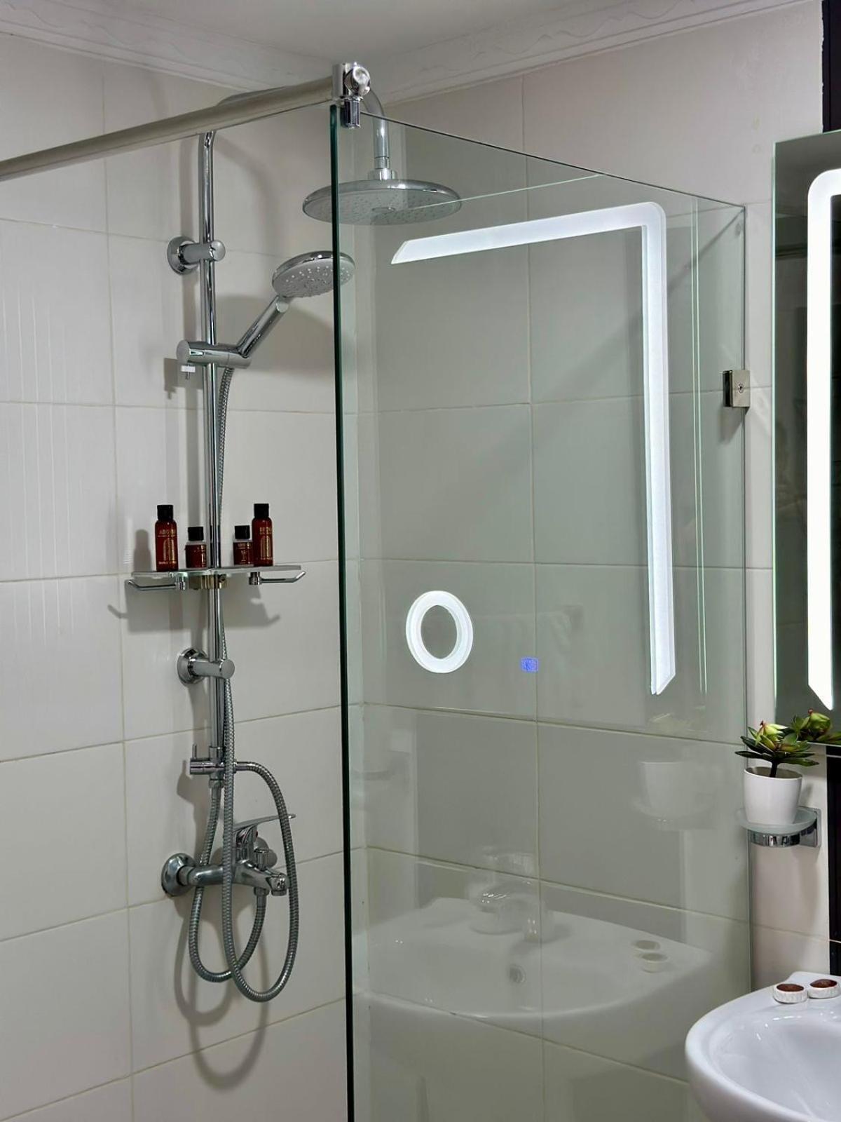 Appart Neuf Lumineux Climatise 1Ere Etage Tangier Bagian luar foto